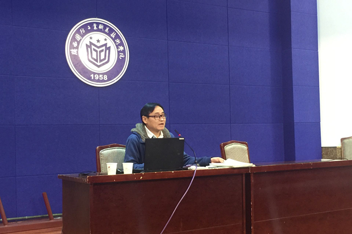 1508919279197946.jpg 范老师报告会_副本.jpg